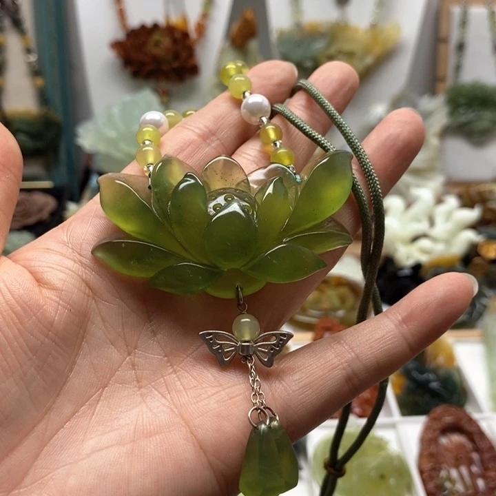 未镶嵌蛇纹石玉颈饰