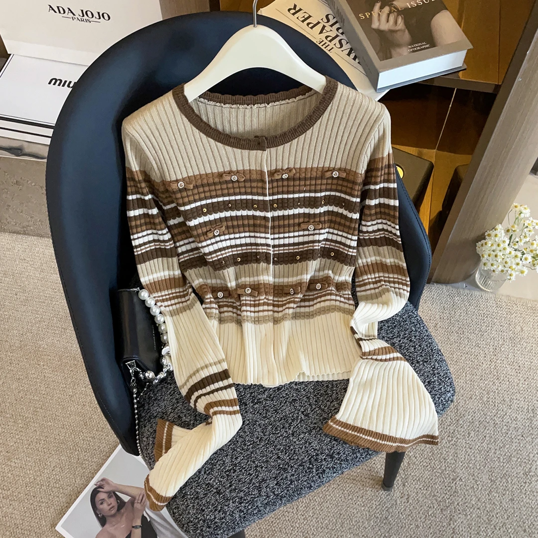 轻奢高端女装25冬新款法式修身钉珠喇叭袖条纹针织开衫毛衣DY9551
