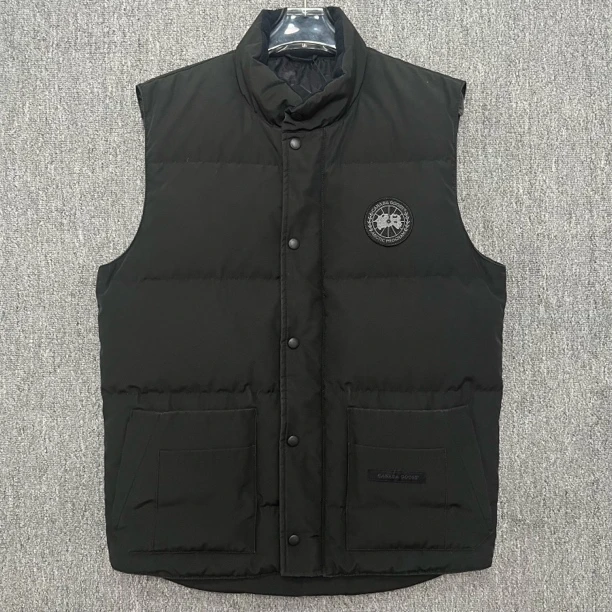 95新 CANADA GOOSE 黑标羽绒马甲/M码/95新/12733