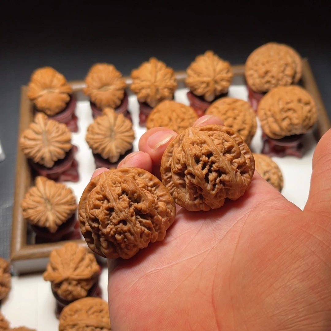 文玩核桃把件球形大粗筋核桃尺寸43