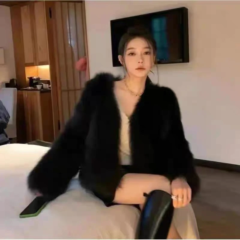 秋冬棉衣棉服加厚保暖V领毛毛外套短款轻奢时尚毛毛绒大衣短款