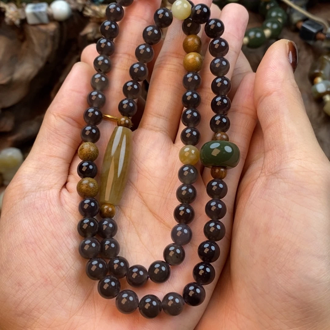 木***子颈饰未镶嵌和田玉