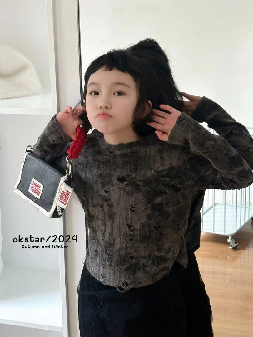 女童短款的打底衫