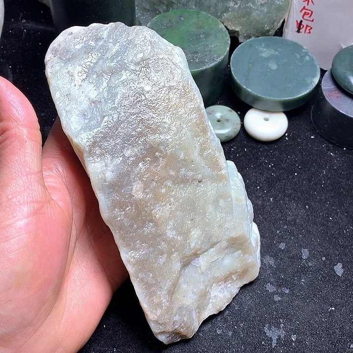 和田玉（糖玉）未镶嵌珠宝奇石