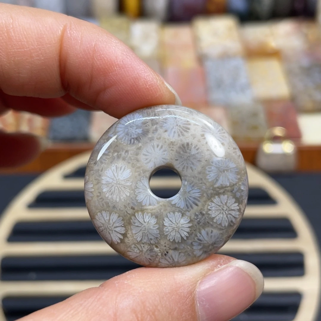 硅化玉未镶嵌颈饰k41