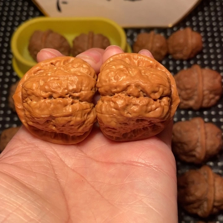 画***鹤文玩核桃把件开背大腿