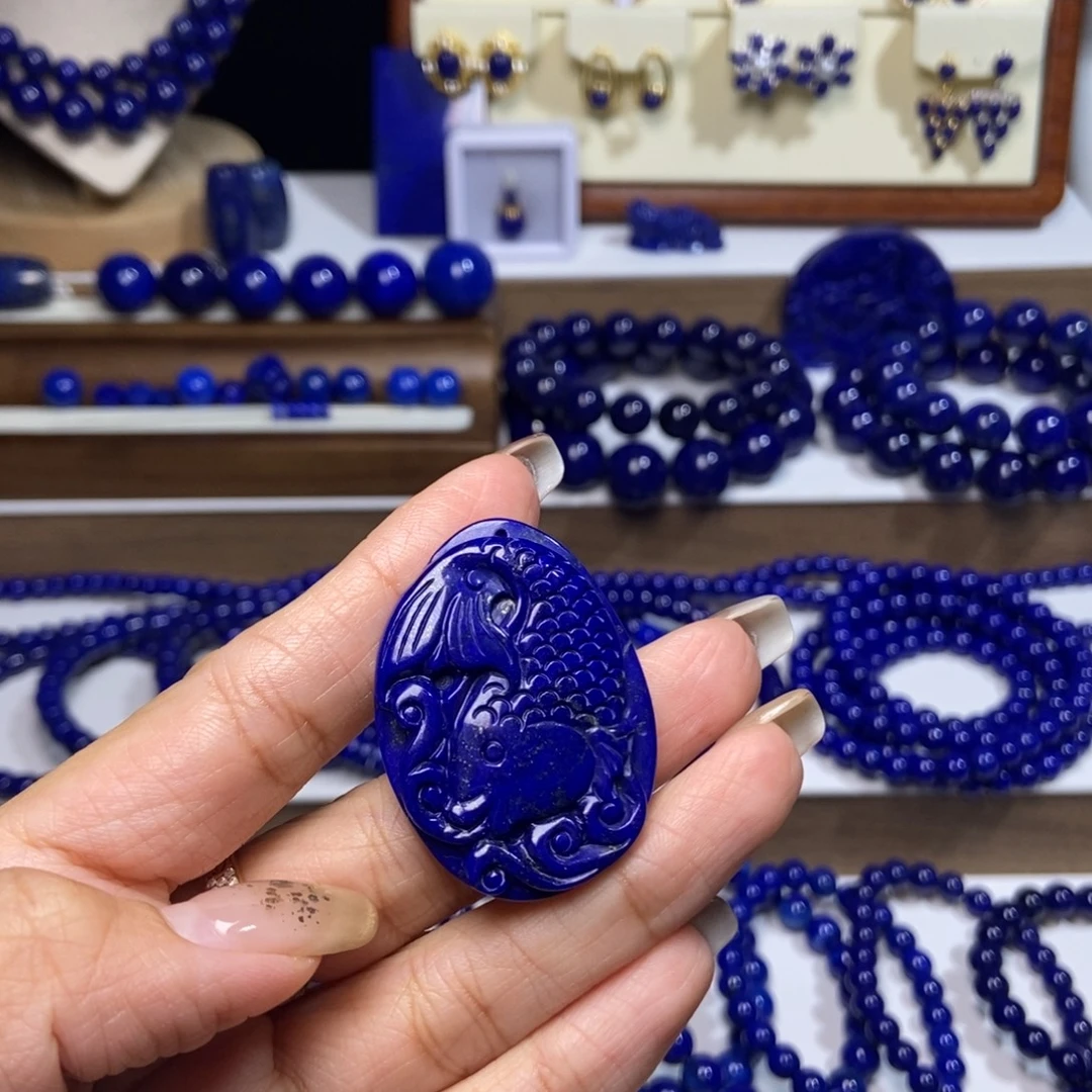 青金石未镶嵌雕刻件吊坠