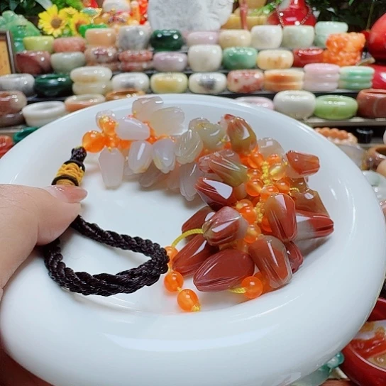 石英质玉(黄龙玉)未镶嵌颈饰周