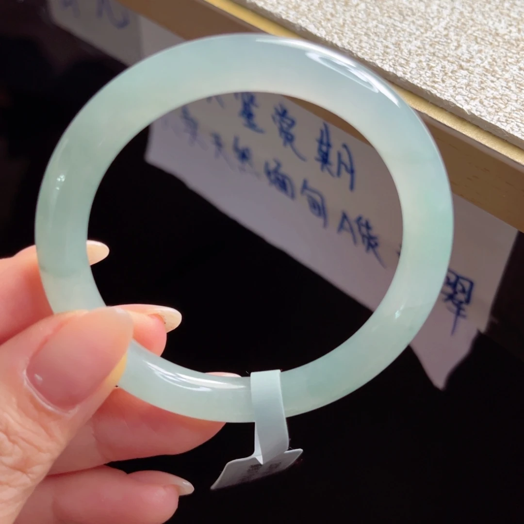 未镶嵌手镯翡翠手镯