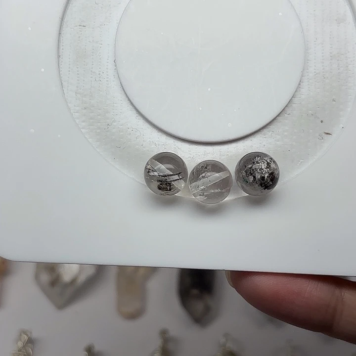 颈饰未镶嵌水晶3颗9mm+闪灵钻圆珠默认微瑕