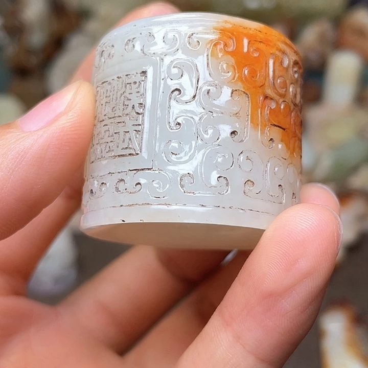 L***C和田玉未镶嵌挂件