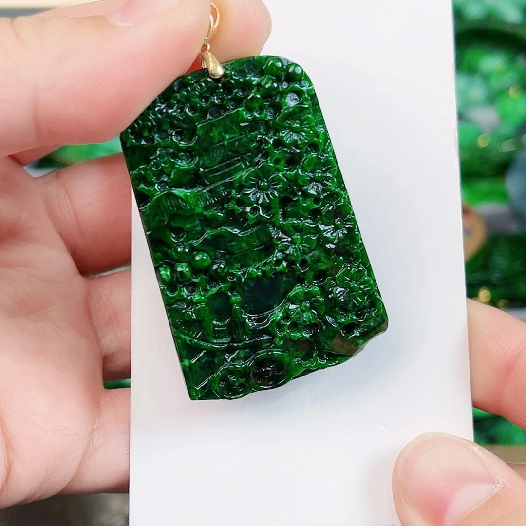 翡翠颈饰18K金镶嵌吊坠