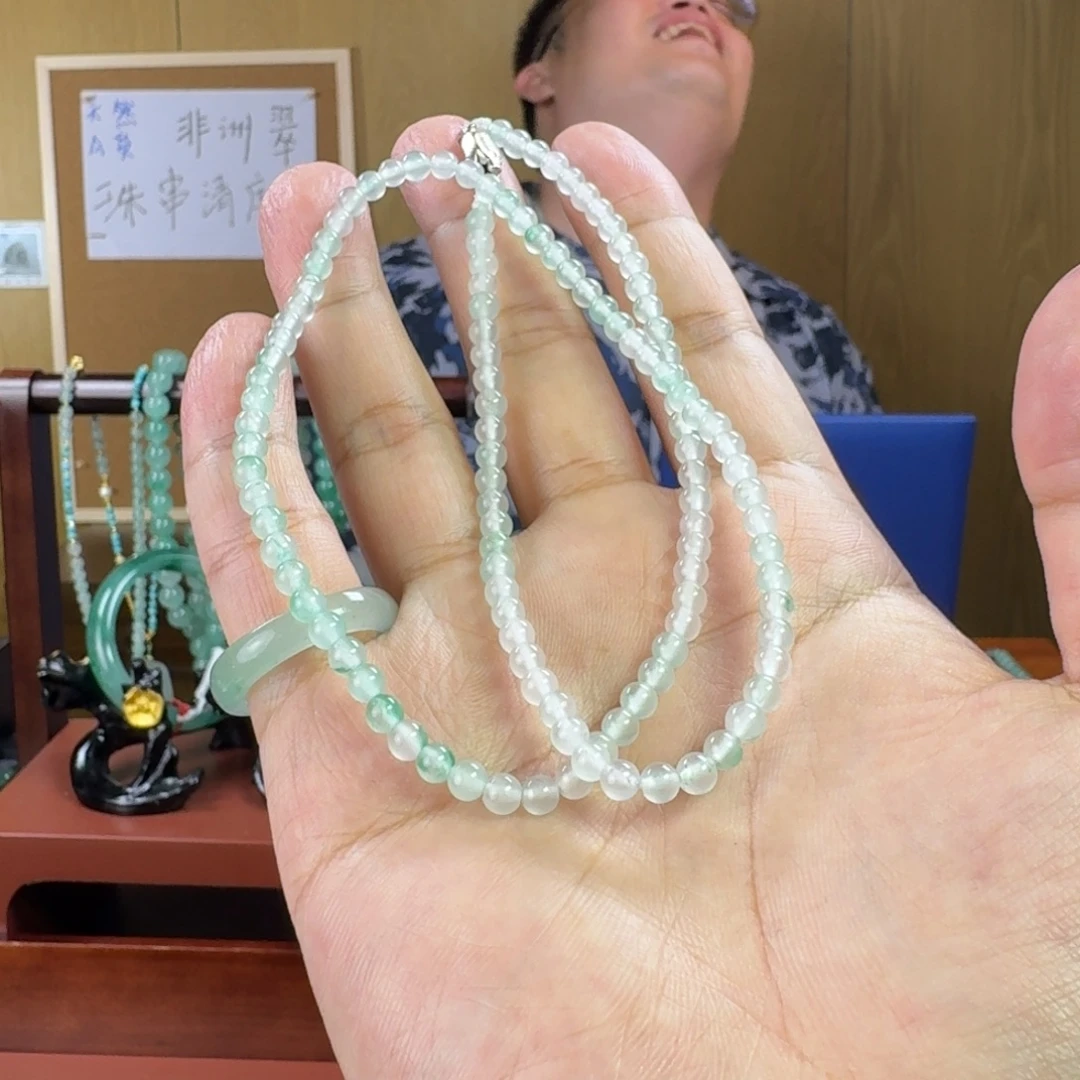 石英质玉未镶嵌颈饰