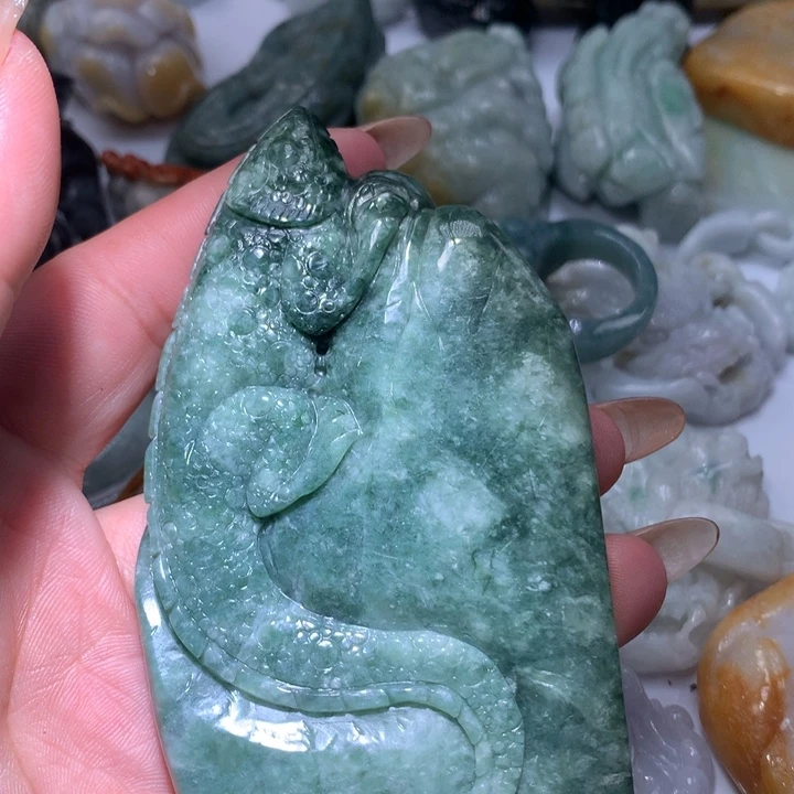 翡翠未镶嵌颈饰保真天然A货翡翠