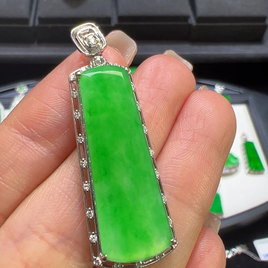 翡翠颈饰18K金镶嵌收到货48小时鉴赏期