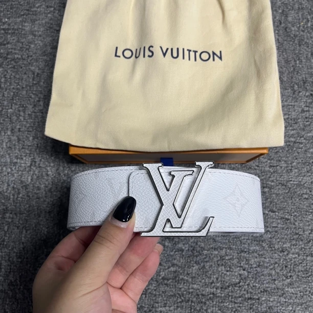 未使用 LouisVuitton/路易威登 白色宽4CM字母印花装饰皮带/95