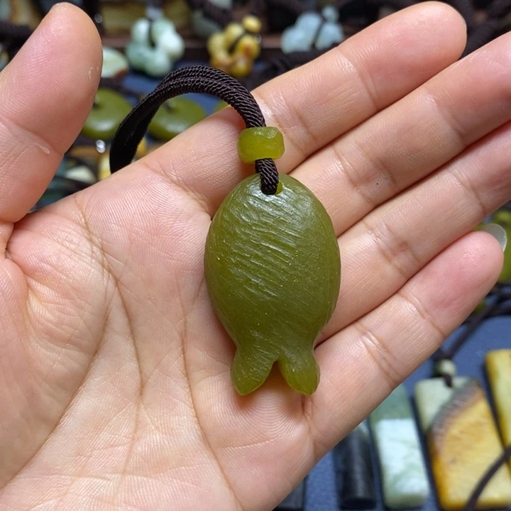 未镶嵌蛇纹石玉颈饰