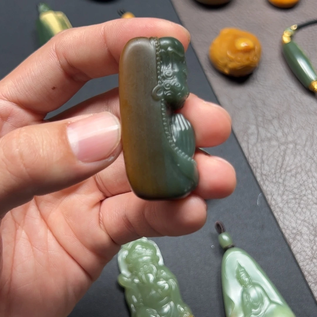 阿***仔岫岩河磨玉（透闪石质玉）未镶嵌颈饰