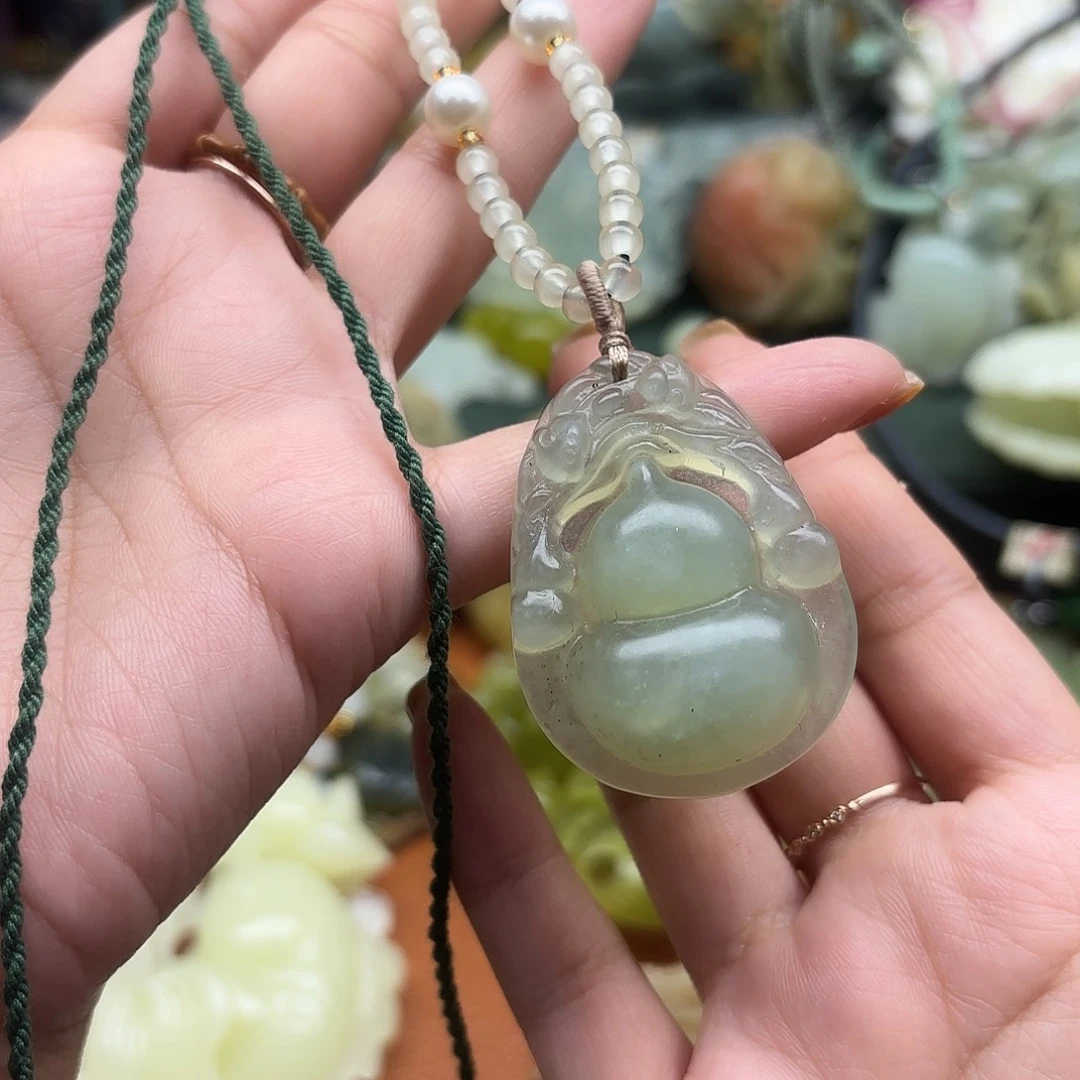 蛇纹石玉未镶嵌吊坠