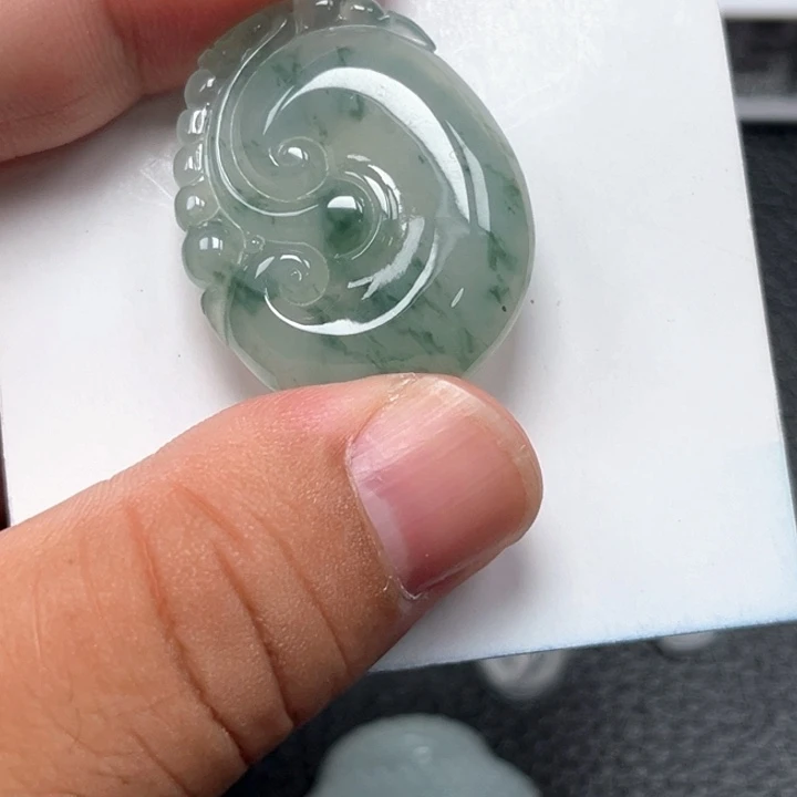 翡翠未镶嵌颈饰挂件