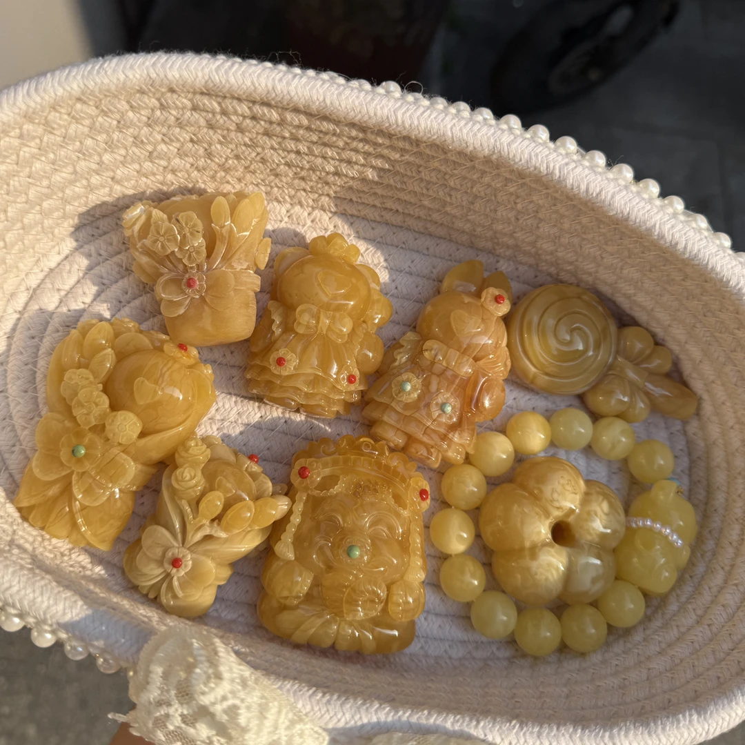 天然蜜蜡月亮鹿宝,一路有你相伴(裸重:35.25)