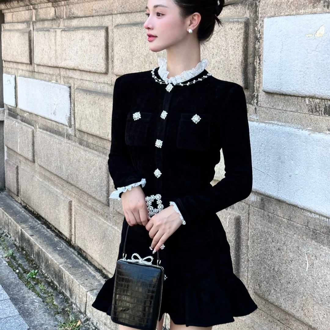 （六六宠粉）（暗黑公主）法式蕾丝领拼接黑色针织修身连衣裙25秋冬