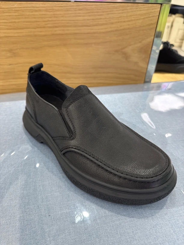 防滑车缝线休闲风粒面皮休闲皮鞋黑色百搭鞋子春季舒适豆豆鞋