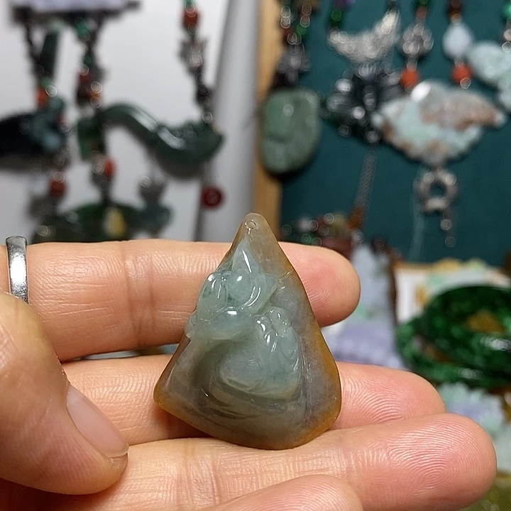 翡翠未镶嵌吊坠(赠链)