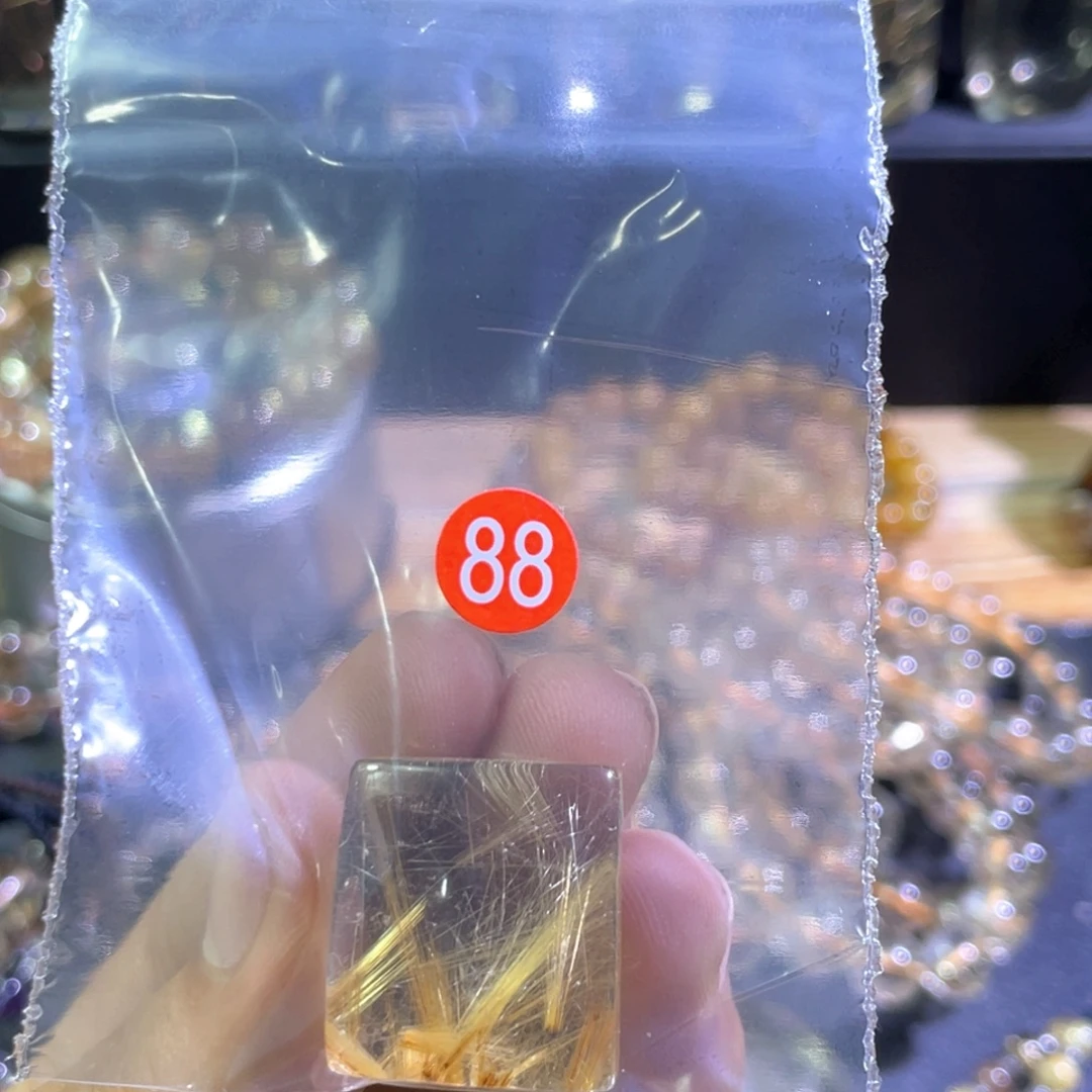 毅***力吊坠(赠链)未镶嵌水晶