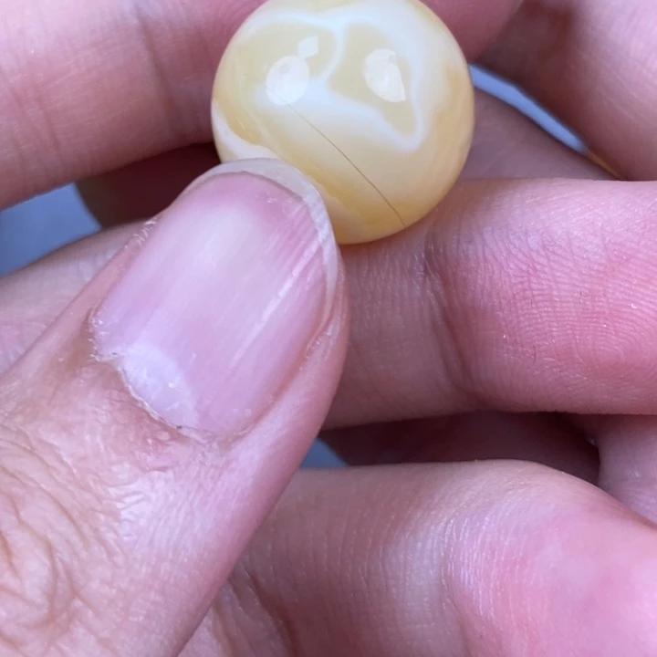 未镶嵌琥珀裸石微瑕82