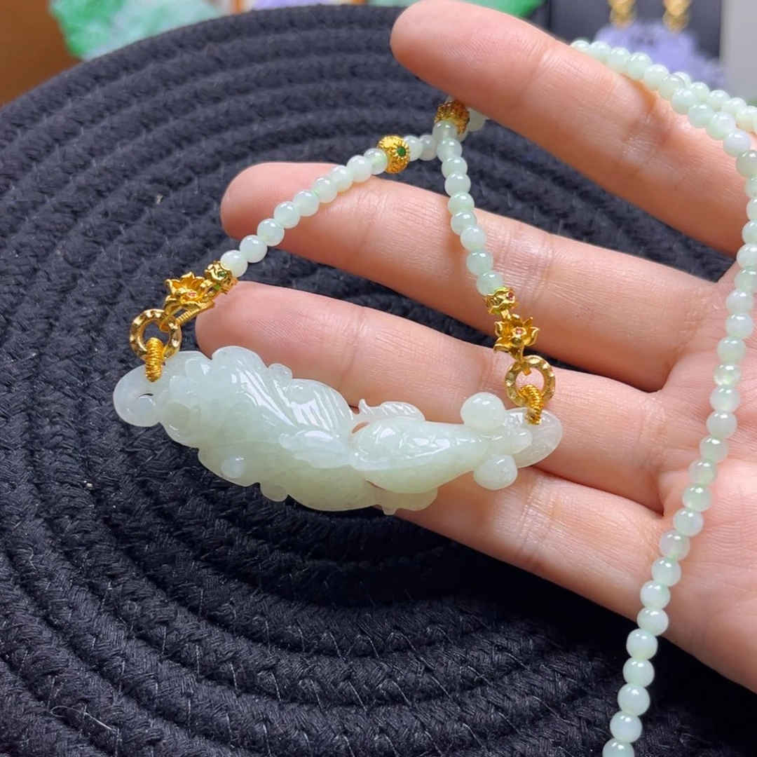 翡翠未镶嵌颈饰锦鲤