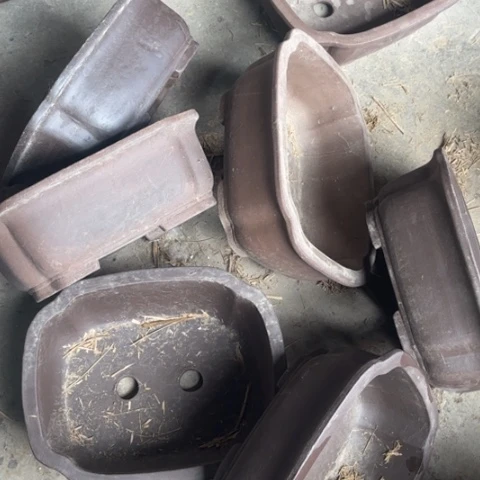 紫砂花盆100-6。         微瑕