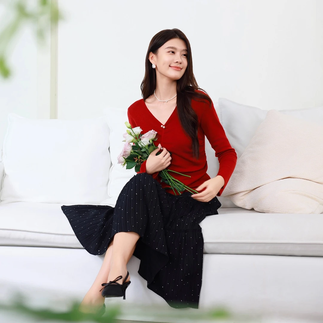 朵以2025长袖V领套头针织衫40DC518066