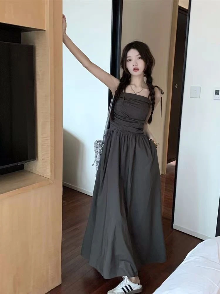 赫本风吊带连衣裙女春季2025新款设计感褶皱系带显瘦气质长裙子潮