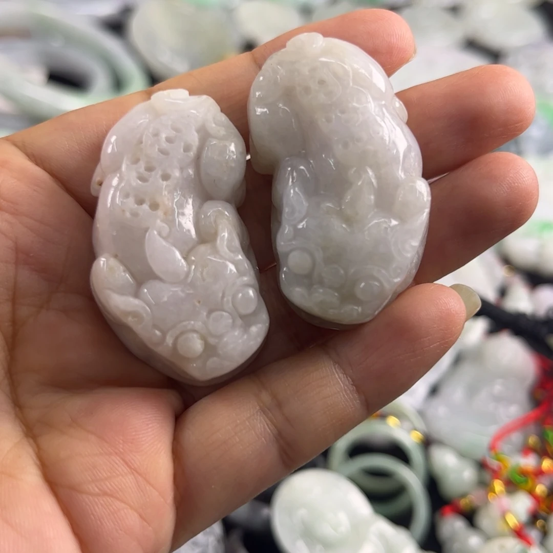 翡翠未镶嵌吊坠(不含链)瑕疵