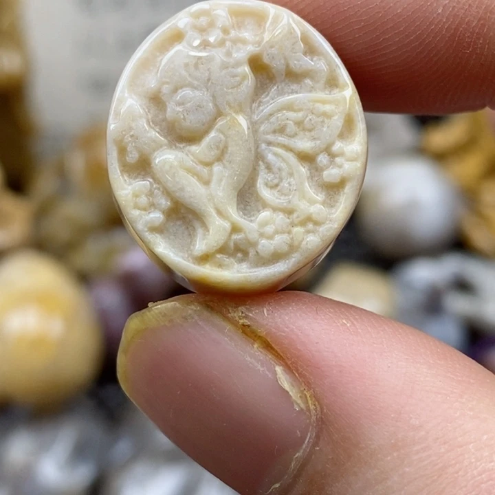 颈饰未镶嵌硅化珊瑚（珊瑚玉）小