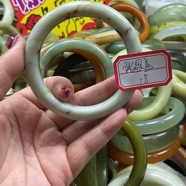 蛇纹石玉手镯未镶嵌北**?