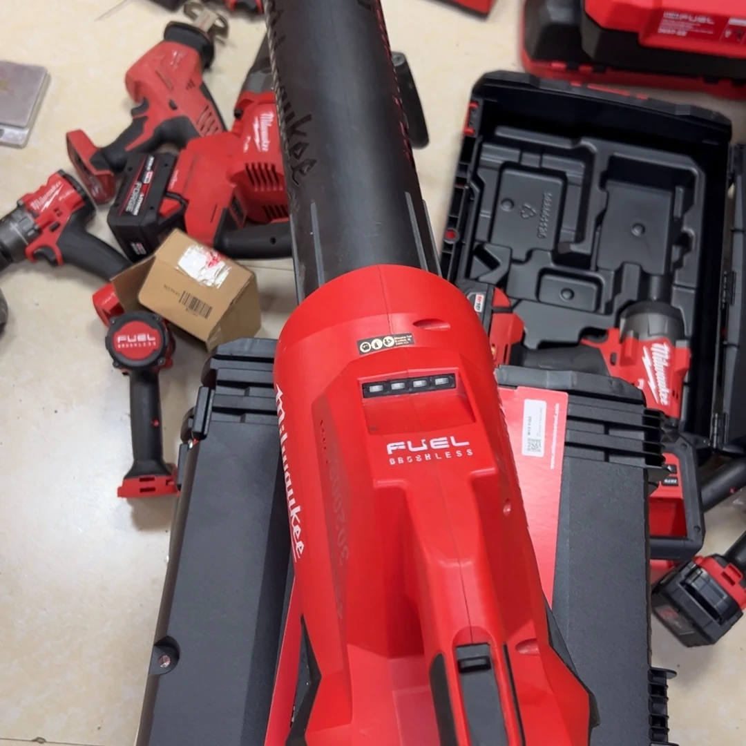 米沃奇暴风级裸机