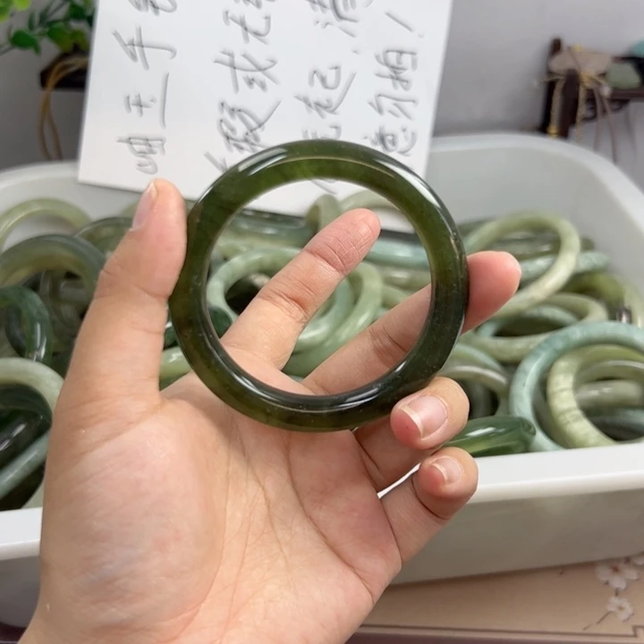 岫玉未镶嵌手镯美**天nh ii kk
