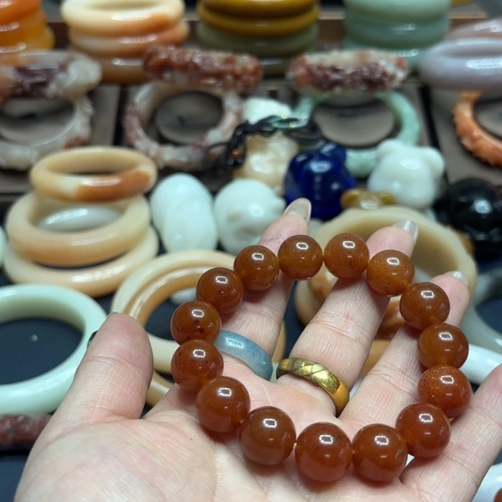 石英岩玉合金颈饰