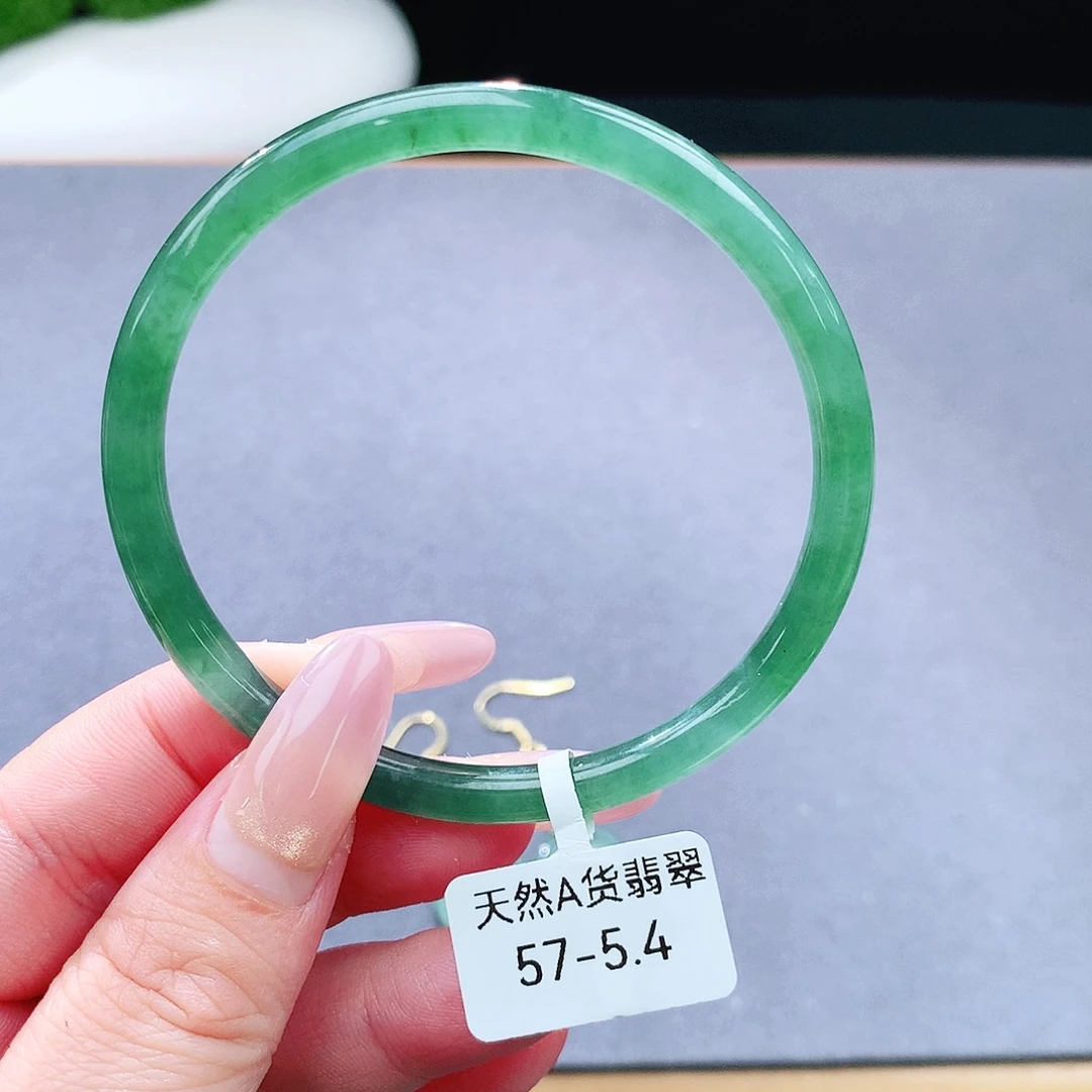 未镶嵌手镯（圆镯）翡翠