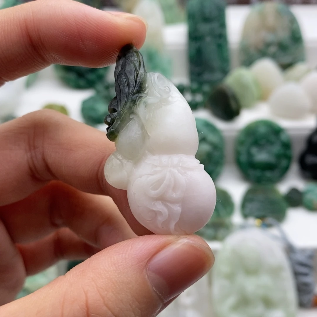 独山玉颈饰未镶嵌山*