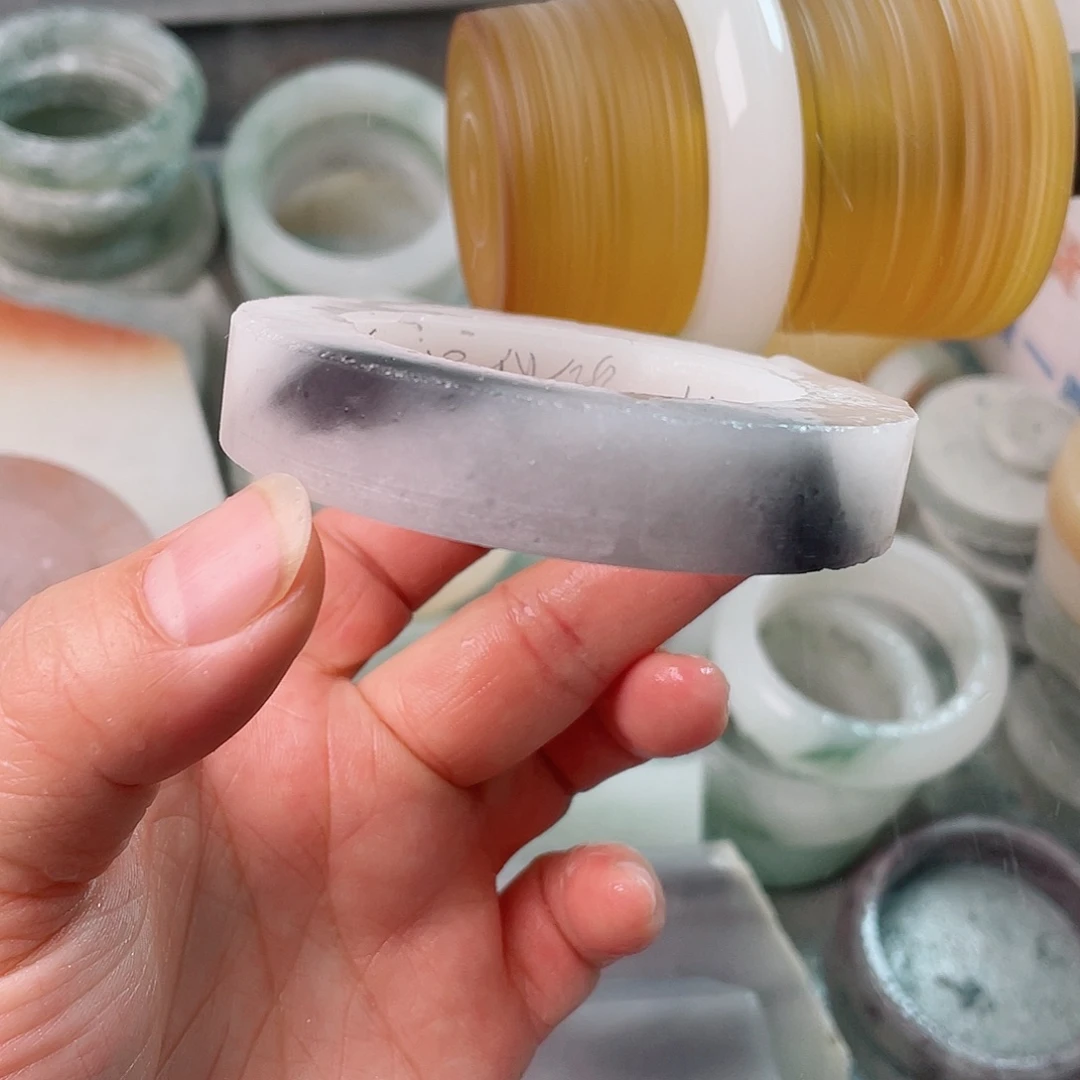 **** 定制石英质玉（天山翠）