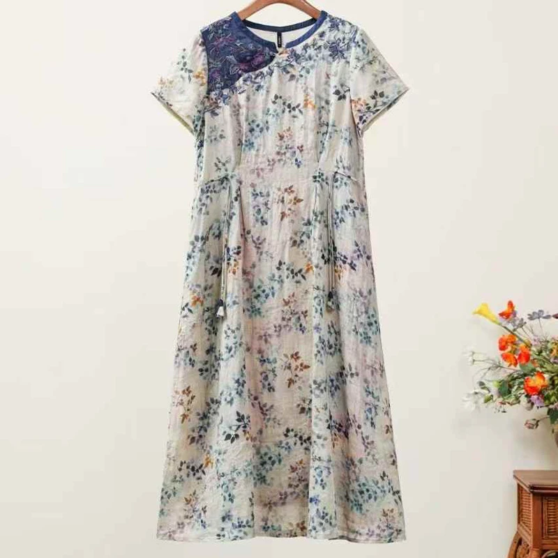 千椿物禧2025原创中式国风夏季100苎麻卡其色碎花刺绣短袖连衣裙