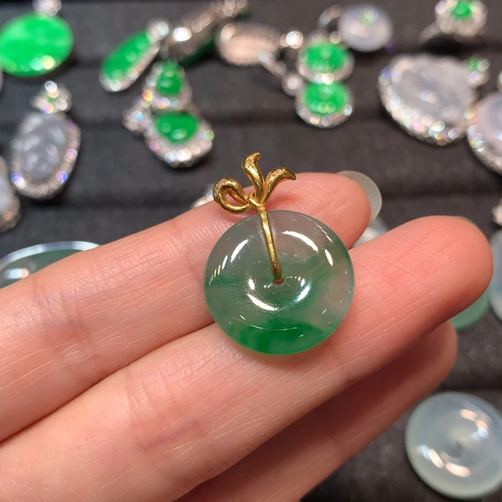 【闪购商品】颈饰18K金镶嵌翡翠翡翠