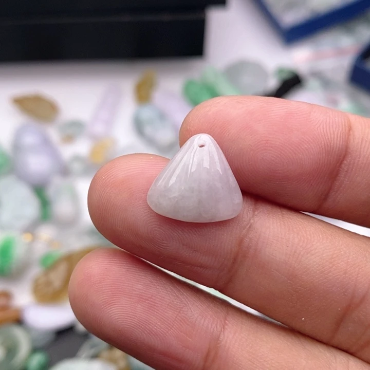 浅***歌翡翠未镶嵌吊坠(不含链)