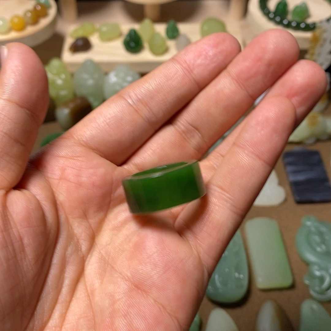 职***手和田玉（碧玉）未镶嵌戒指
