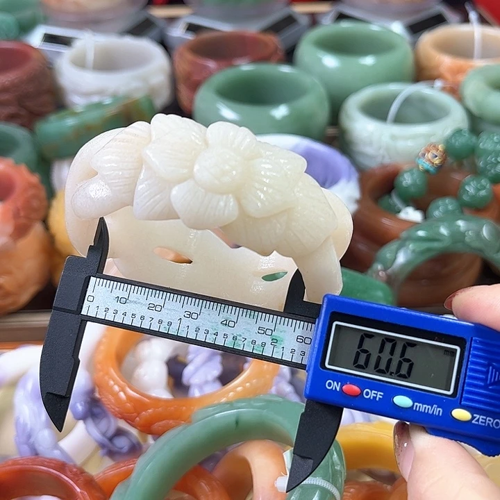 石英质玉手镯未镶嵌?***我