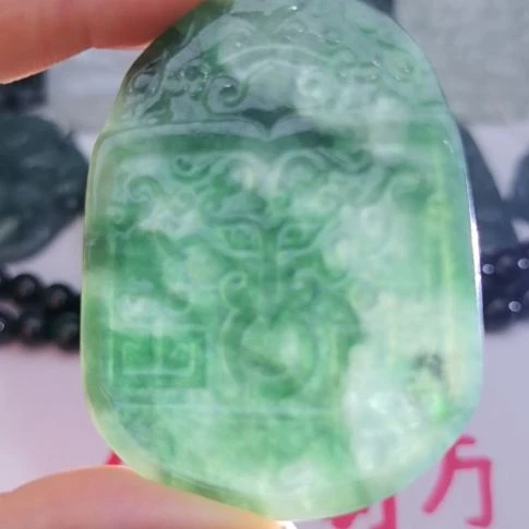 翡翠颈饰未镶嵌天然的A货翡翠