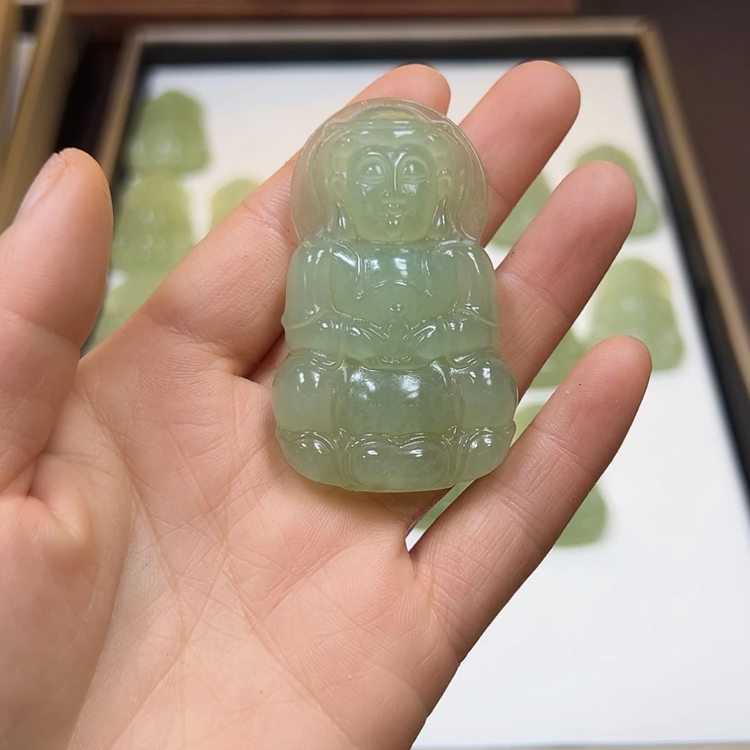 喜***子蛇纹石玉未镶嵌颈饰